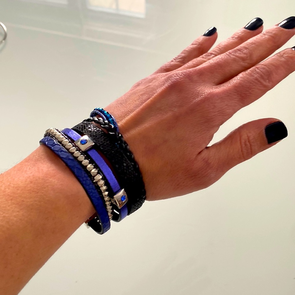 Blue multi stranded beaded bracelet with magnetic closure